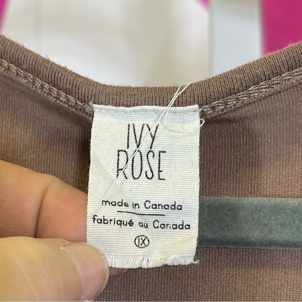 Ivy Rose, Brown Soft Basic T-Shirt. Size 1X. Good used condition! - Picture 5 of 6